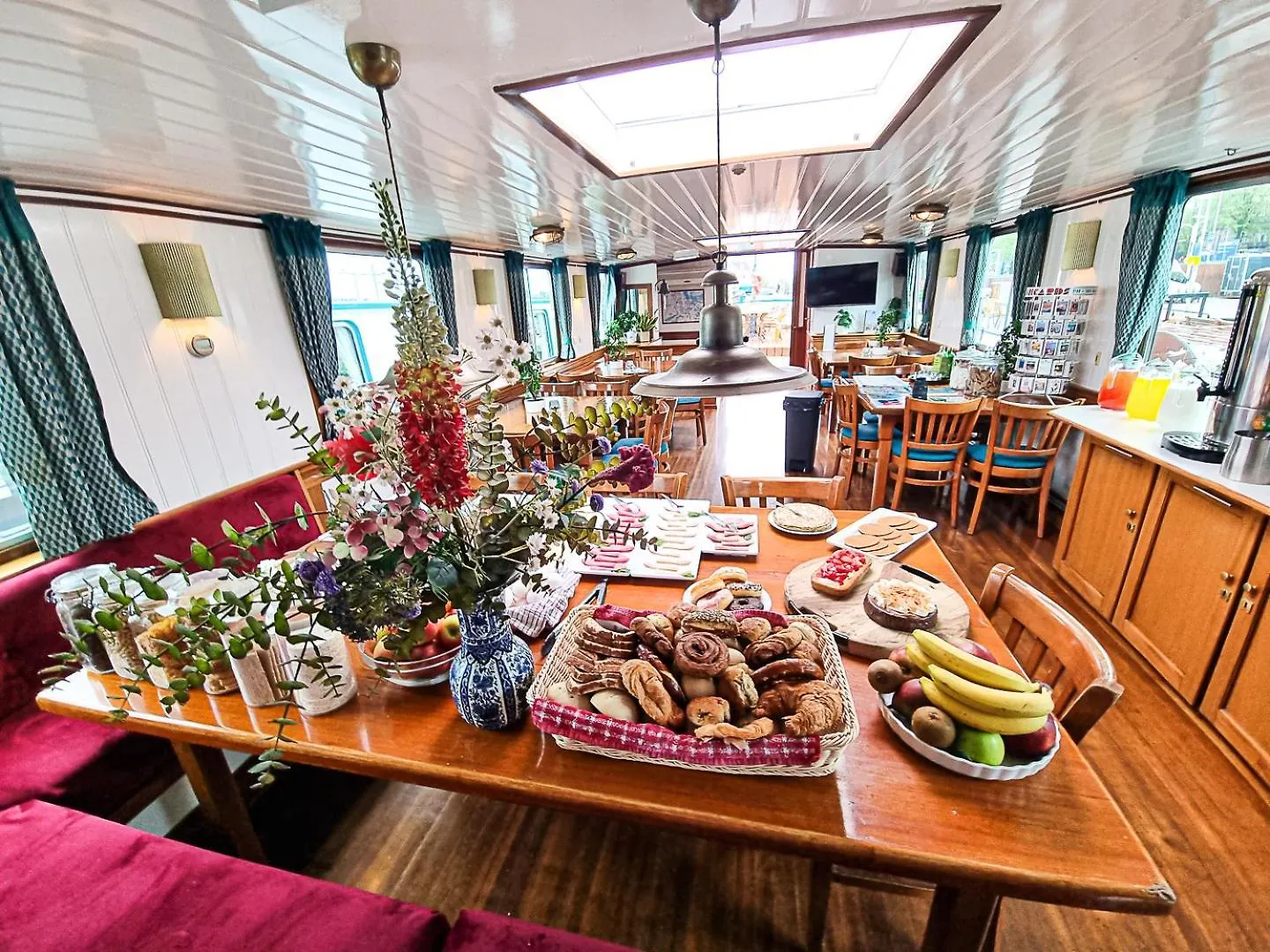Amsterdam Hotelboat Hollandia